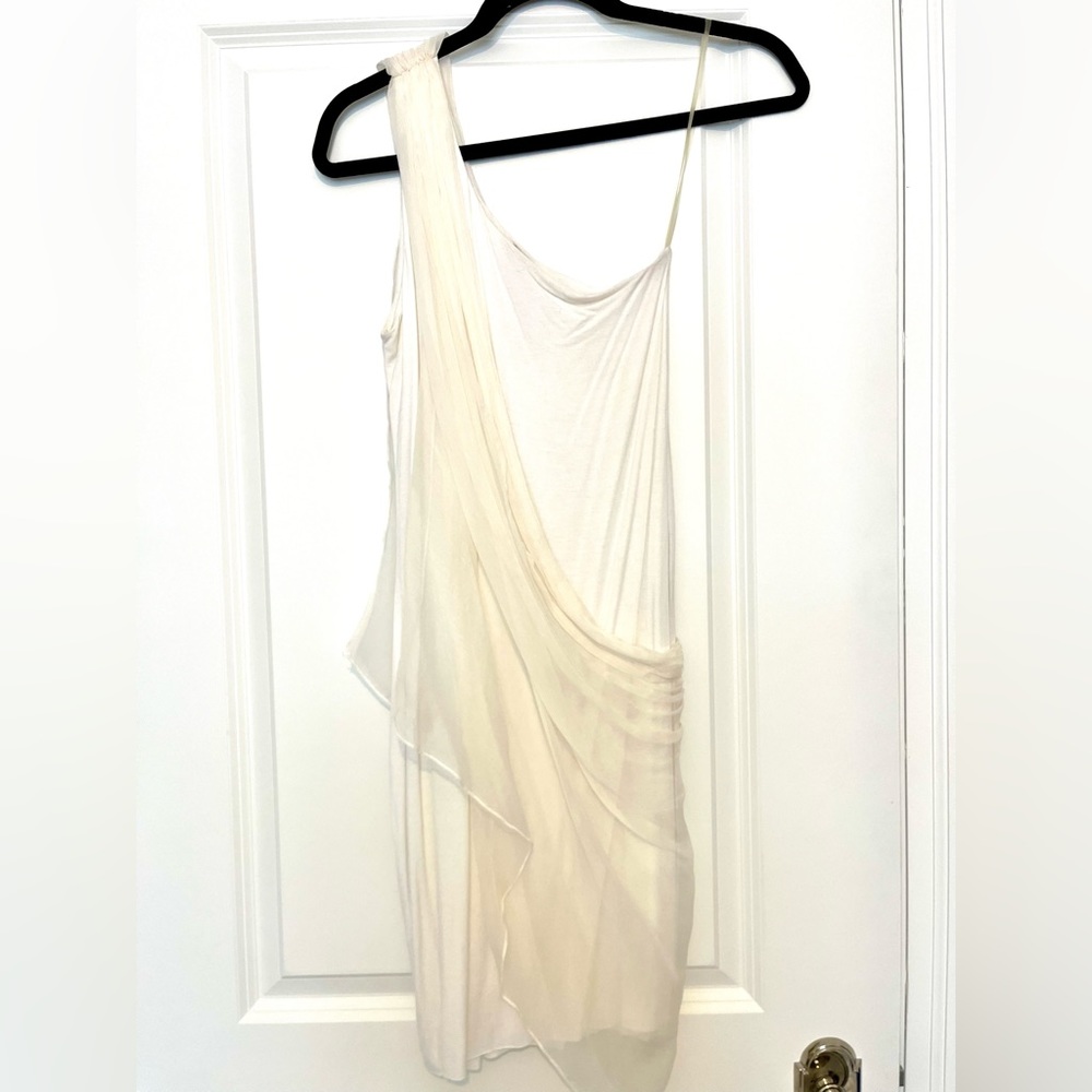 Beautiful one shoulder white dress - size xs